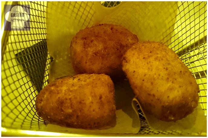 Croquetas de jamón en restaurante Desencaja Madrid Croquetas de jamón en restaurante Desencaja Madrid