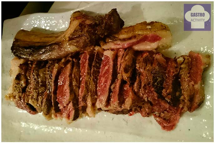 Lomo de vaca rubia gallega a la parrilla en restaurante El Buey Madri Lomo de vaca rubia gallega a la parrilla
