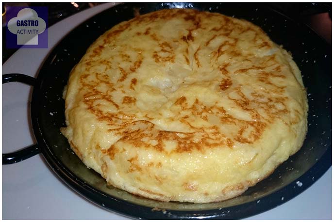 Tortilla de patatas "al Cubo" en SOT vermuteria de Sergi Arola 2 estrellas Michelin Tortilla de patatas "al Cubo"