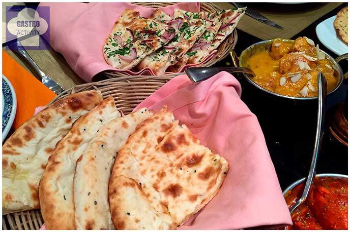 Tandoori Nan de queso y de cebollaRestaurante Purnima comida hindu Madrid Tandoori Nan de queso y de cebollaRestaurante Purnima comida hindu Madrid