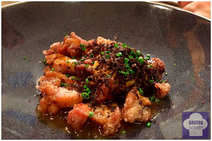 Mollejas fritas de cordero con trufa de Soria y huevos de corral La Tasqueria de Javi Estevez Mollejas fritas de cordero con trufa de Soria y huevos de corral La Tasqueria de Javi Estevez