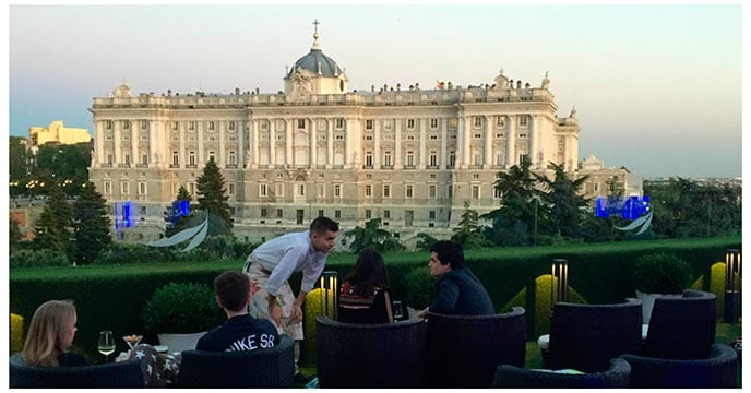 Apartosuites Terrraza Jardines de Sabatini Madrid Palacio Real