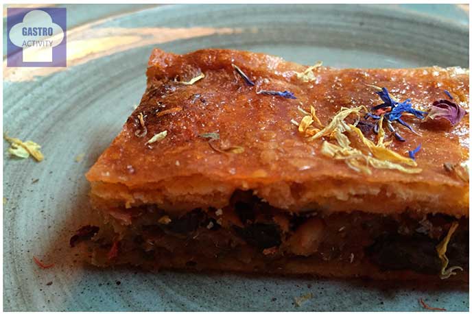 Empanada casera de sardinas con tomate y pasas Restaurante Los Montes de Galicia Empanada casera de sardinas con tomate y pasas Restaurante Los Montes de Galicia