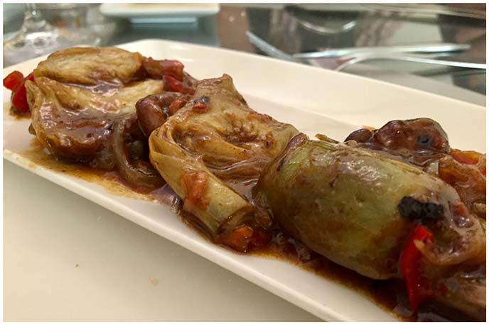 Alcachofas con setas shitake y pimientos rojos asados Restaurante La Tená