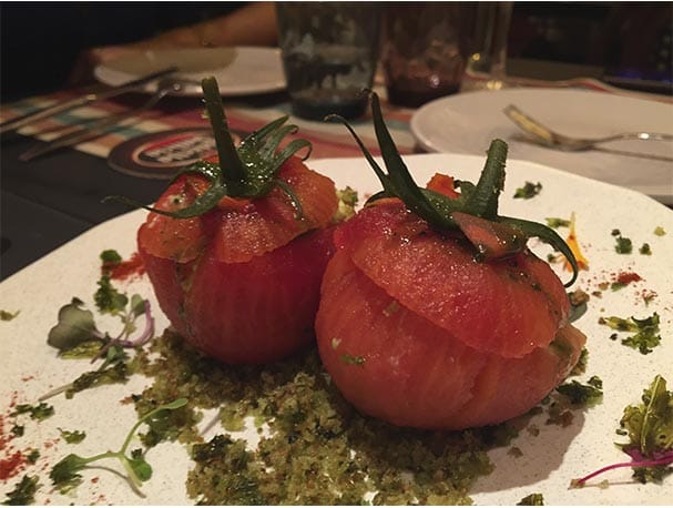Tomates marinados con tartar de aguacate y polvo de albahaca restaurante Morgana Madrid Restaurante Morgana Madrid