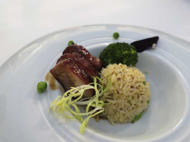 Menu degustacion del chef Scott Xu para China Taste 2018 Pollo crujiente foie gras y kiwi Menu degustacion del chef Scott Xu para China Taste 2018 Pollo crujiente foie gras y kiwi