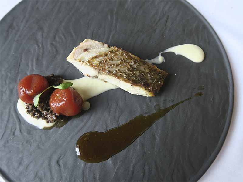 Restaurante Casa Elena en Toledo Corvina con salsa de hinojo Restaurante Casa Elena en Toledo Corvina con salsa de hinojo