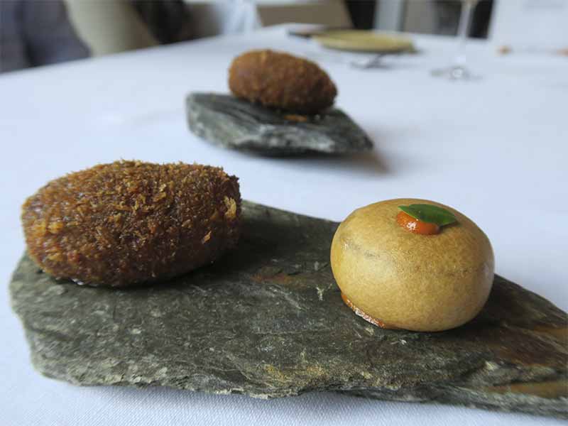 Restaurante Casa Elena en Toledo Bunuelos de morteruelo y croquetas de morcilla Restaurante Casa Elena en Toledo Bunuelos de morteruelo y croquetas de morcilla