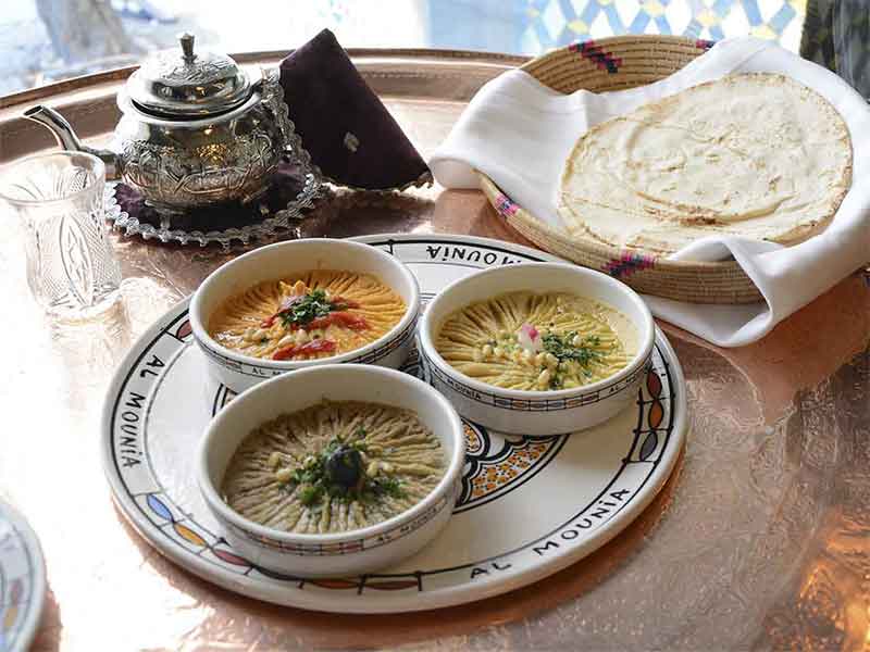 restaurante marroqui AL-MOUNIA Madrid Aperitivos Humus Zelouk Pan de pita restaurante marroqui AL-MOUNIA Madrid Aperitivos Humus Zelouk Pan de pita