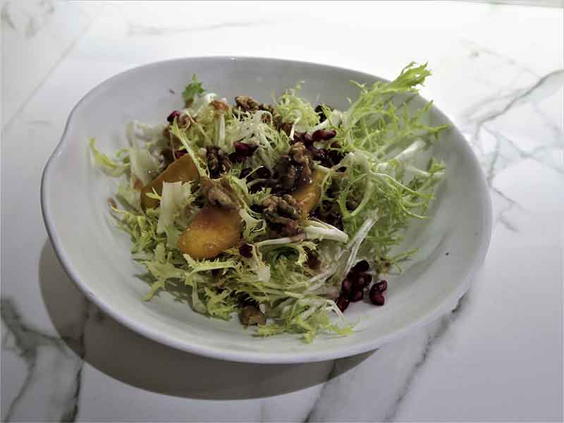 Brunch del restaurante Arado ensalada con aliño de citricos