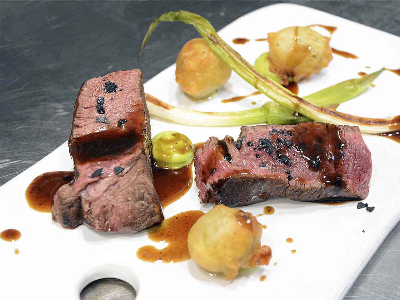 Restaurante Sukaldean Bai Bokado Madrid Solomillo cebolleta