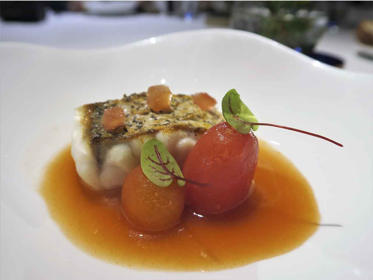 Alta Cocina Saludable restaurante Albora Merluza con sopa de tomate