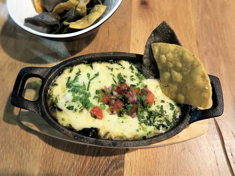 Mawey Taco Bar Queso fundido con chile poblano Mawey Taco Bar Queso fundido con chile poblano