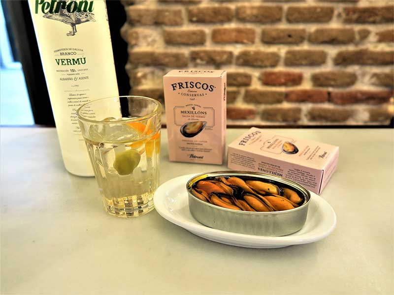 Aperitivo Vermut y mejillones St Petroni Aperitivo Vermut y mejillones St Petroni