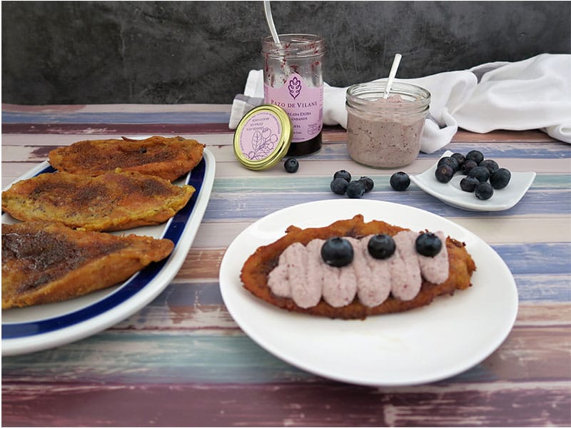 Torrijas infusionadas con mermelada de arandanos de Pazo de Vilane y nata de arandanos