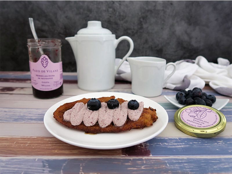 Receta de Torrijas infusionadas con mermelada de arándanos
