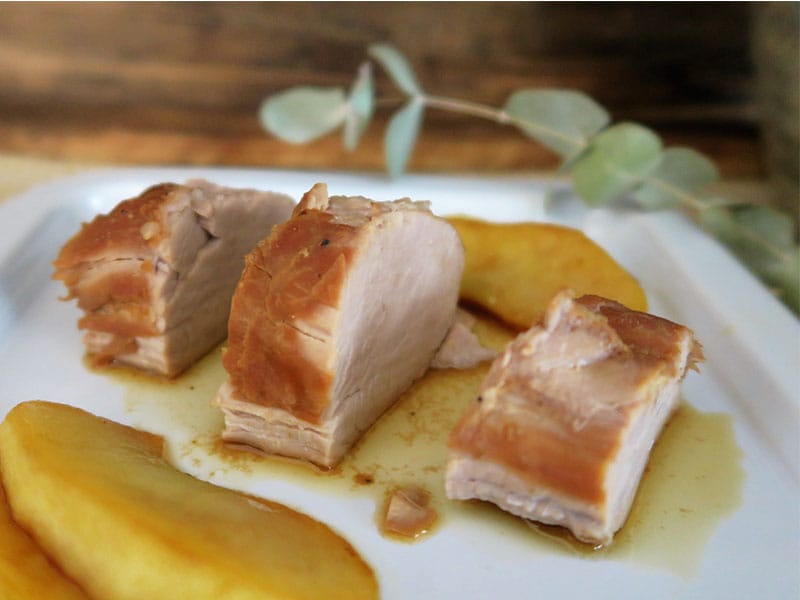 Solomillo de cerdo a baja temperatura y al vacio con manzana caramelizada Solomillo de cerdo a baja temperatura y al vacio con manzana caramelizada