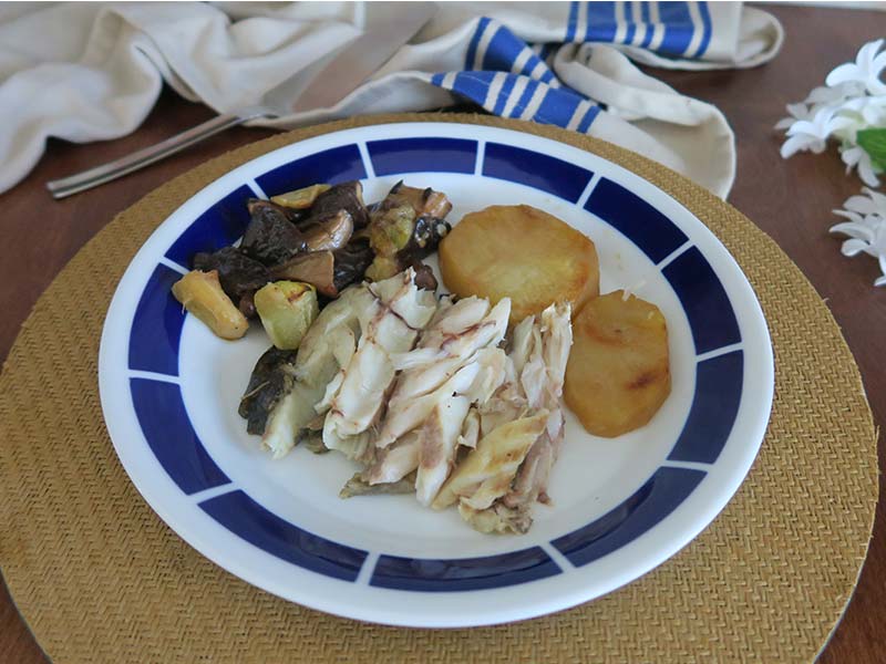 Corvina al horno con setas patatas y calabacin