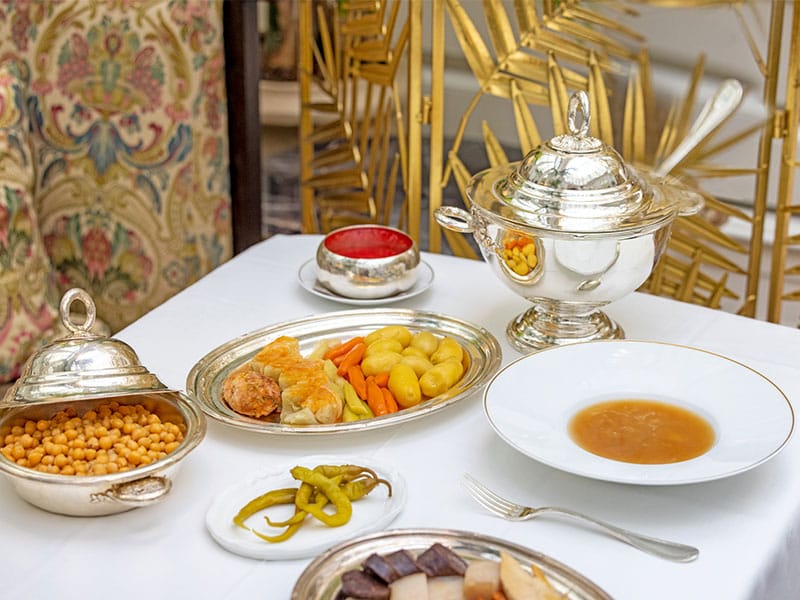 El cocido de los jueves vuelve al Ritz con la receta de siempre