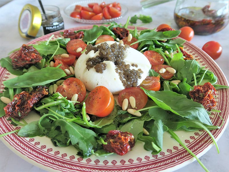 Ensalada de burrata con perlas de trufa negra LAUMONT