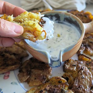 Patatas chafadas crujientes