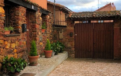 Descubre la Ruta de los Pueblos Rojos y Negros de Riaza en Segovia