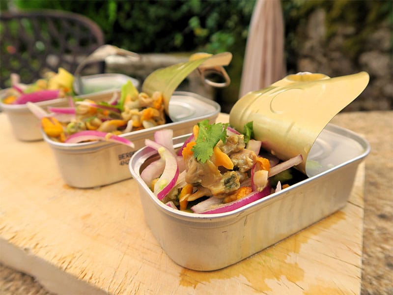 Cebiche de berberechos en lata: el aperitivo viral del verano