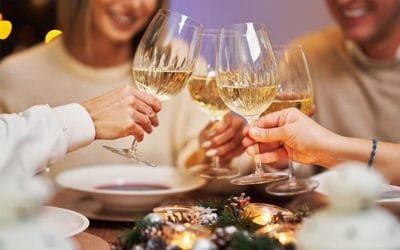Los 10 mejores vinos para Navidad 2025, para maridar las comidas navideñas y para regalar