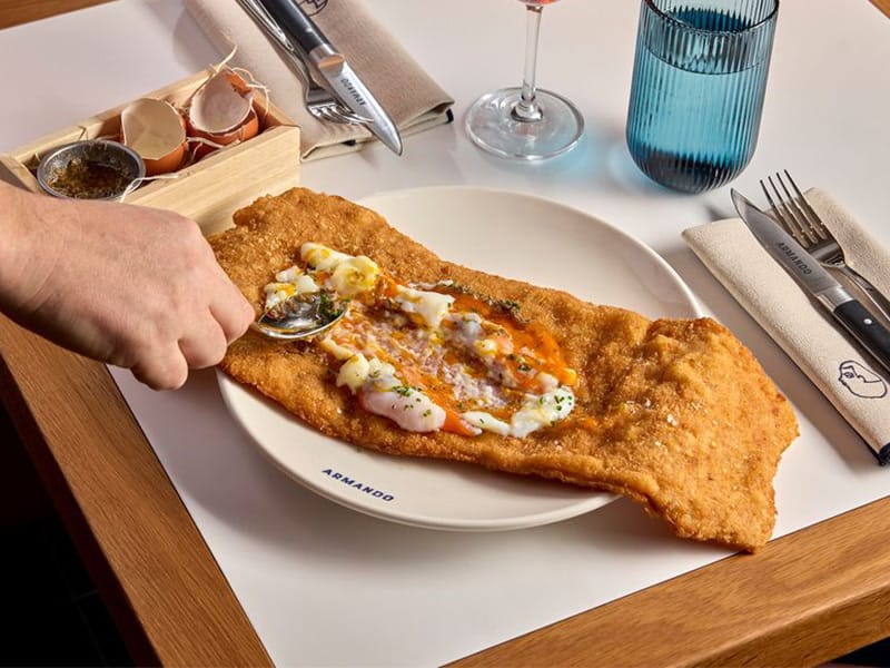 Escalope Armando con huevo y trufa