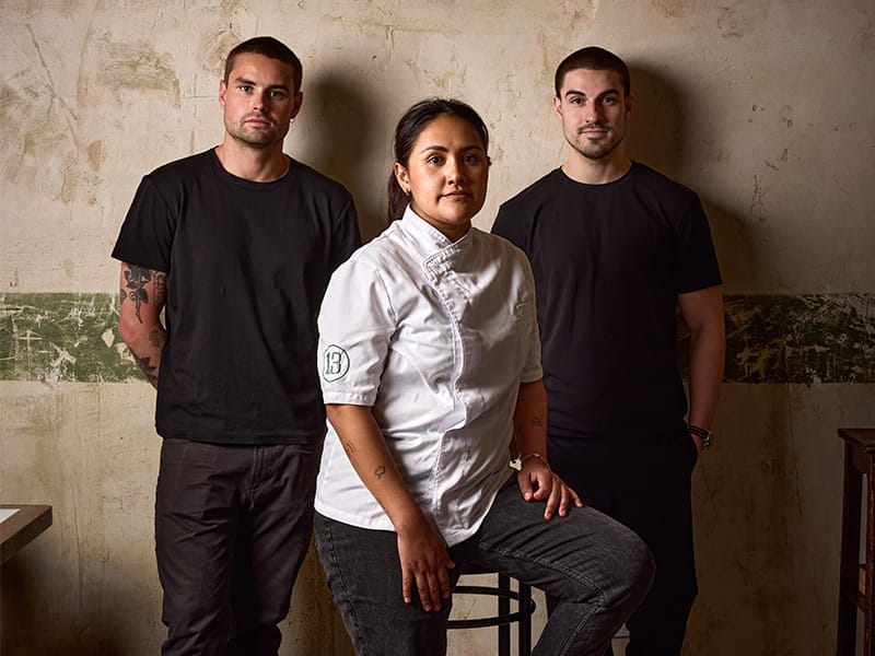 Mark y Nicholas Duncan con la chef Danitza Alpaca Manifesto 13