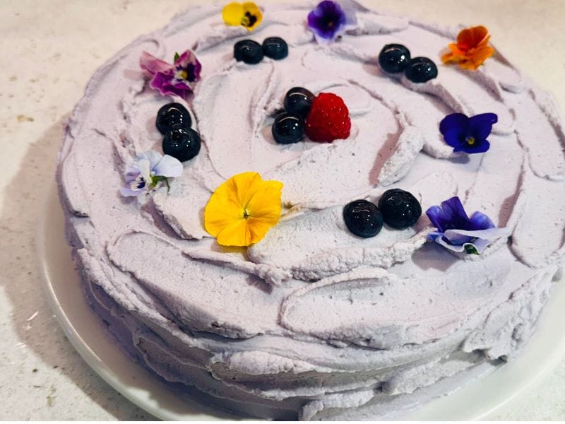 Tarta de queso de violetas